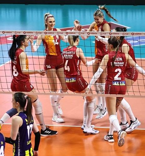 Galatasaray Adası'nı sallayan güzeller: İlkin Aydın çok farklıydı 5